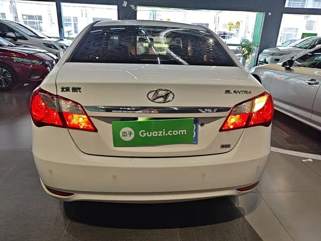 Hyundai Elantra — миниатюра 6