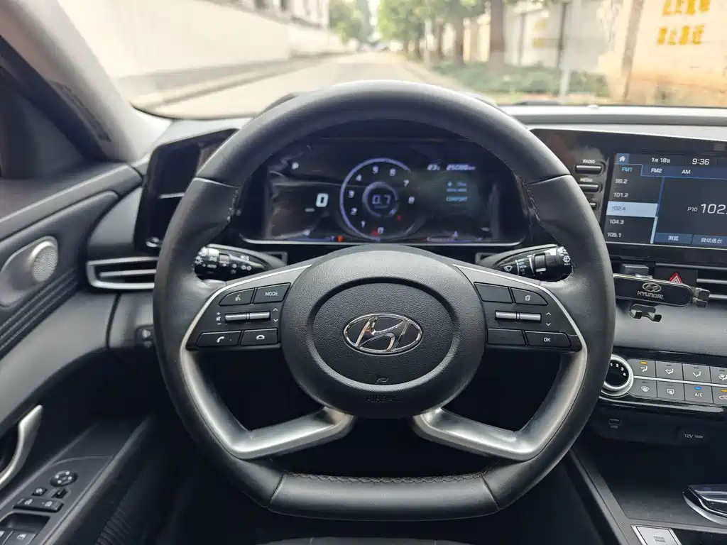 Hyundai Elantra — миниатюра 13