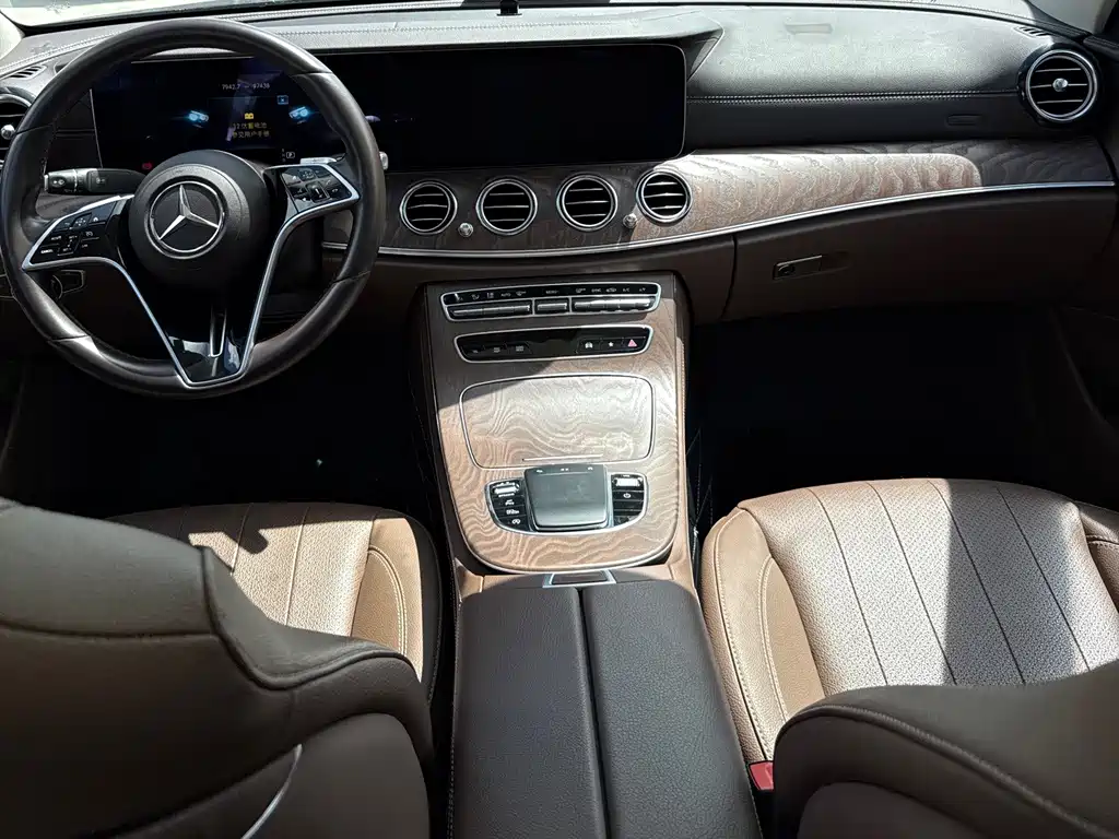 Mercedes-Benz E-Class — миниатюра 12