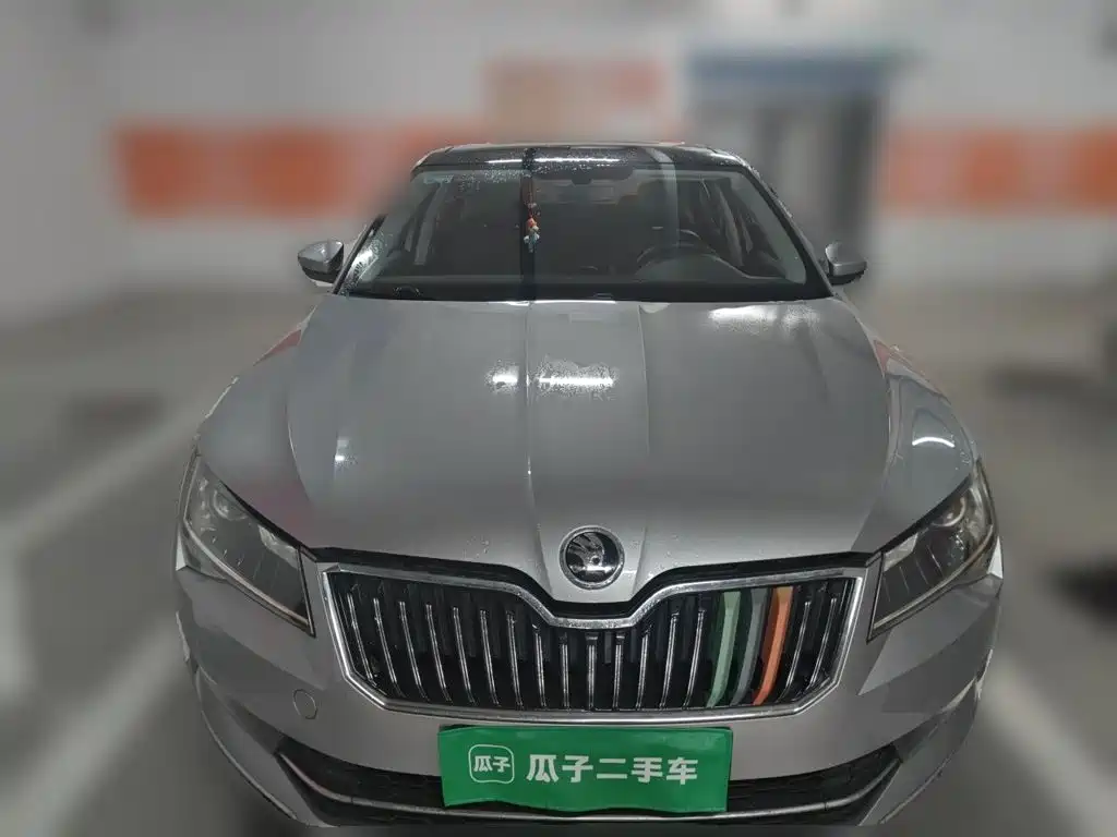 Skoda Superb — миниатюра 3