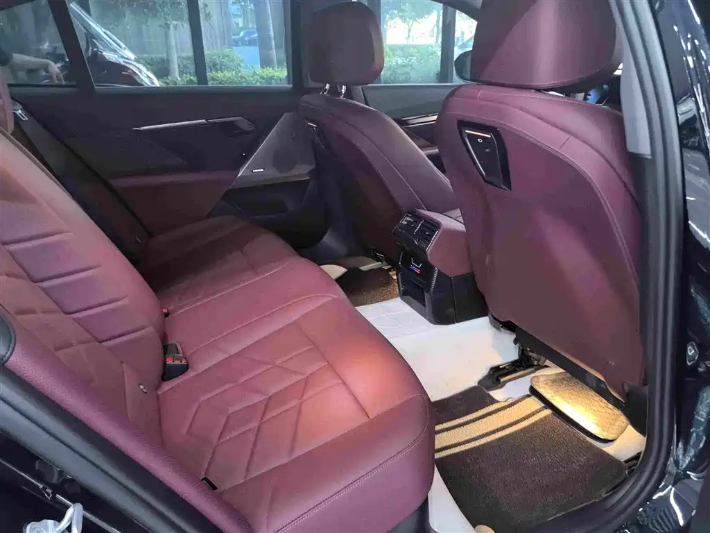 BMW 5 Series — миниатюра 5