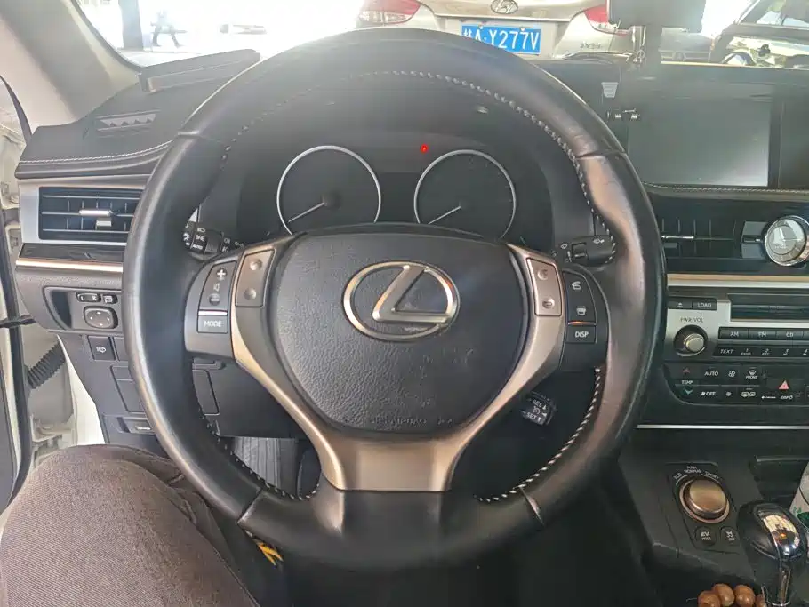 Lexus ES — миниатюра 15