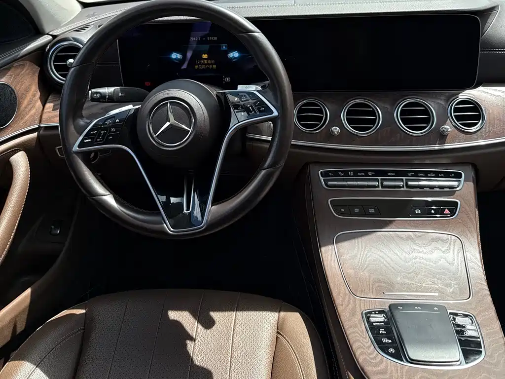 Mercedes-Benz E-Class — миниатюра 11