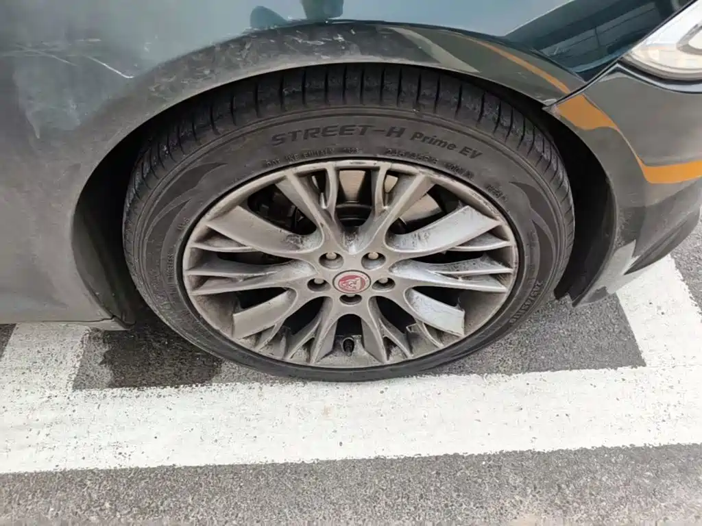 Jaguar XF — миниатюра 12