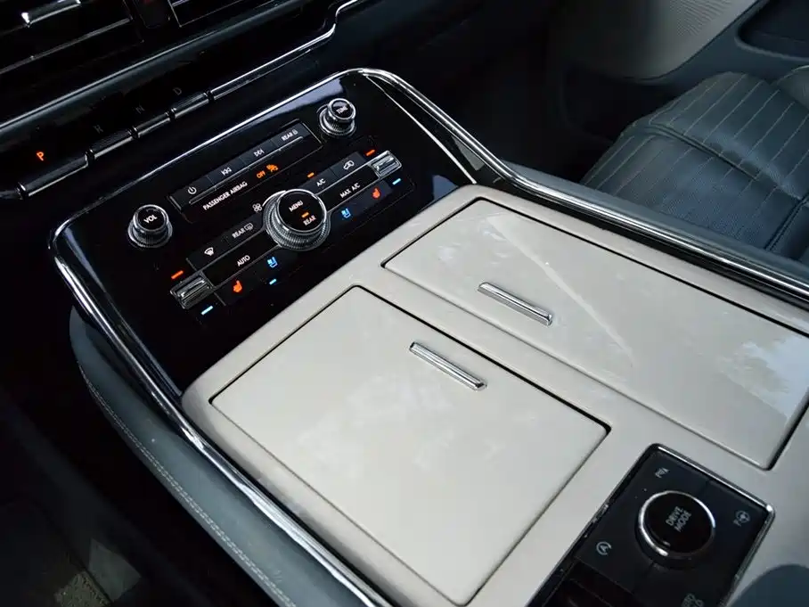 Lincoln Navigator — миниатюра 11