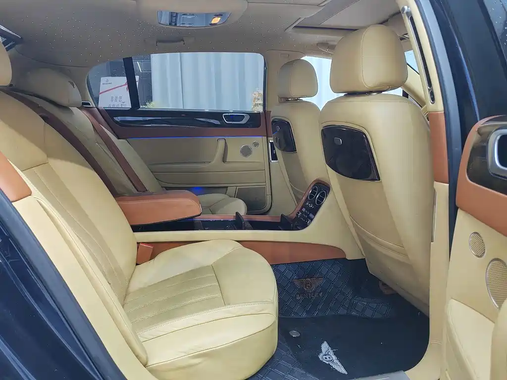 Bentley Flying Spur — миниатюра 21
