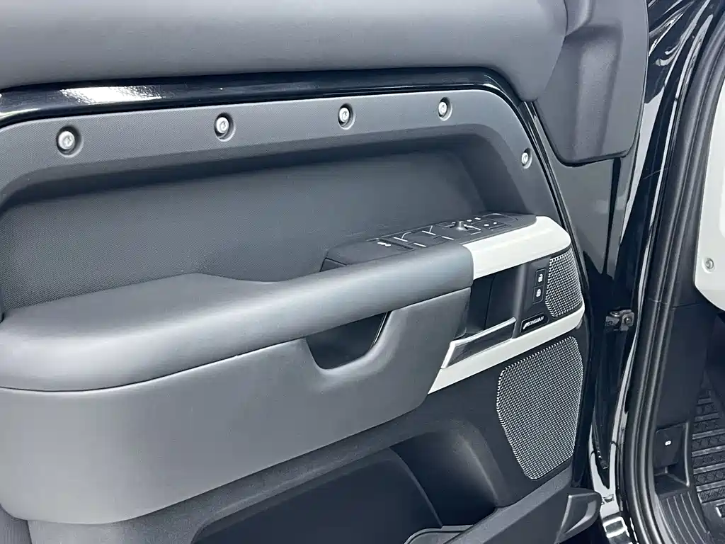 Land Rover Defender — миниатюра 16