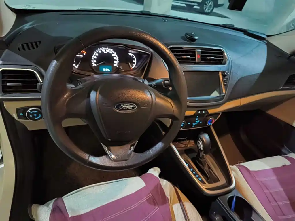 Ford Escort — миниатюра 12