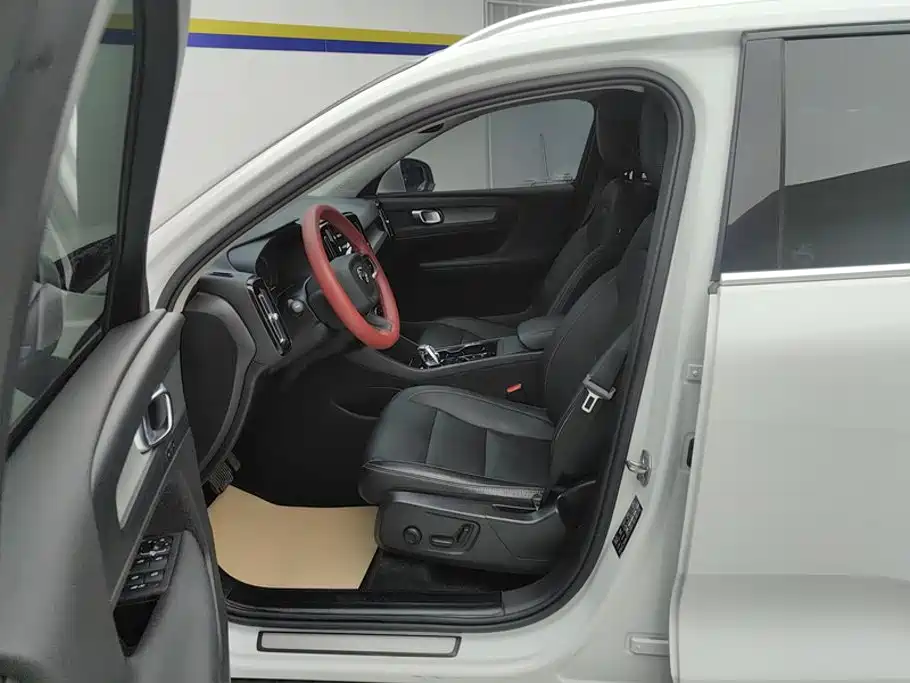 Volvo XC40 — миниатюра 9
