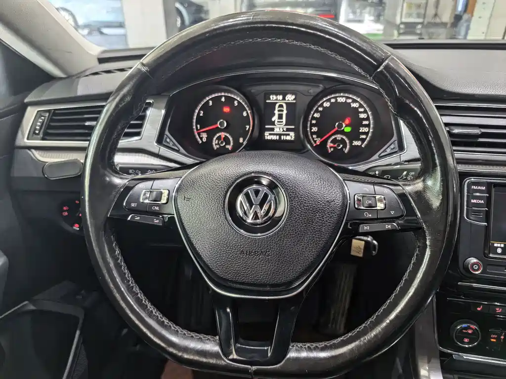Volkswagen Passat — миниатюра 9