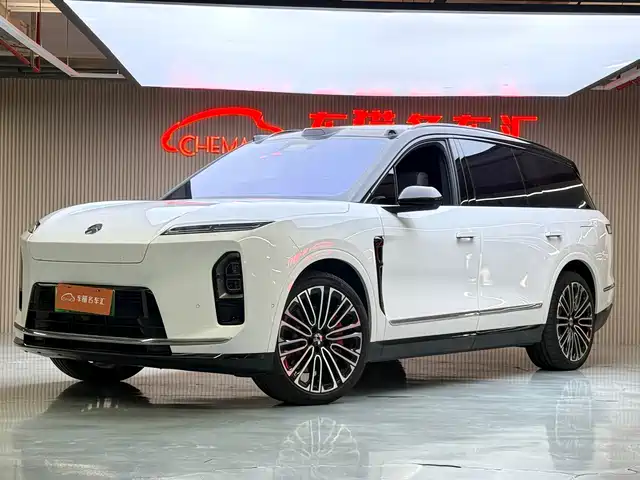 NIO ES8