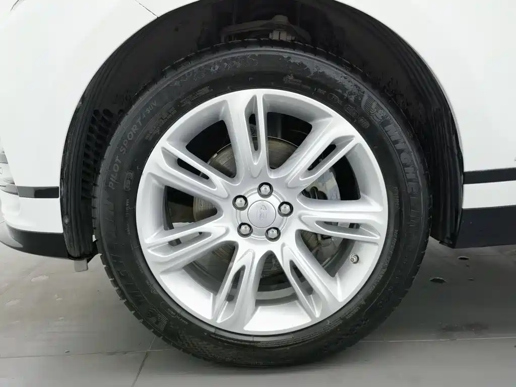 Land Rover Velar — миниатюра 17