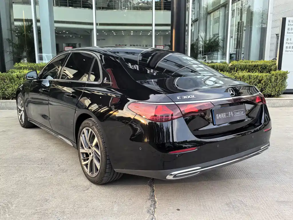 Mercedes-Benz E-Class — миниатюра 5