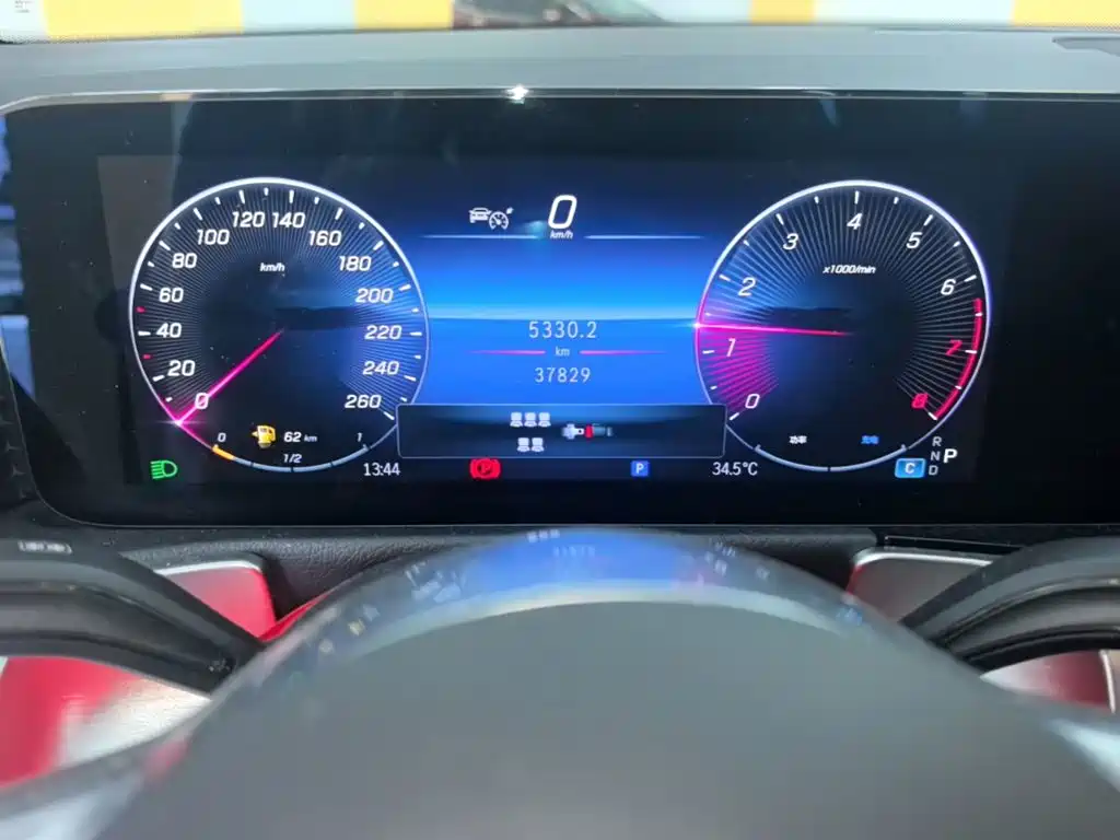 Mercedes-Benz GLB — миниатюра 12