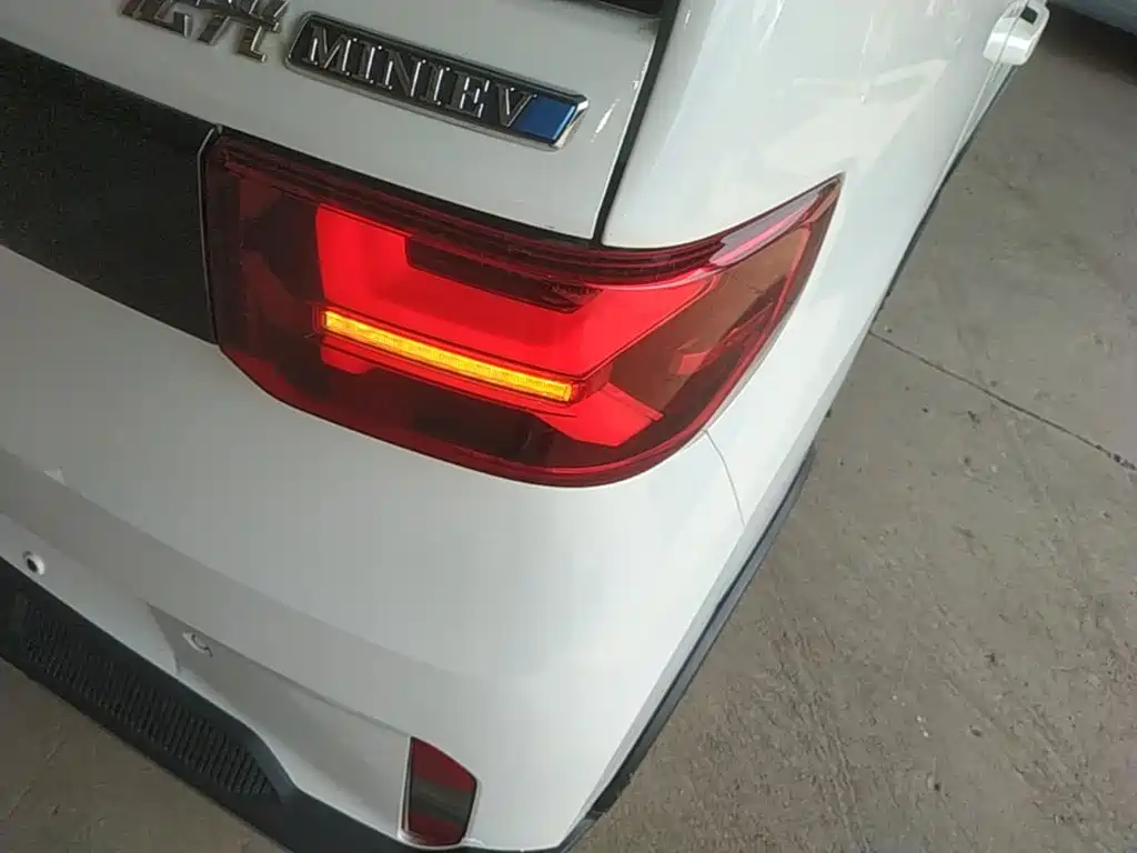 Wuling MINIEV — миниатюра 8