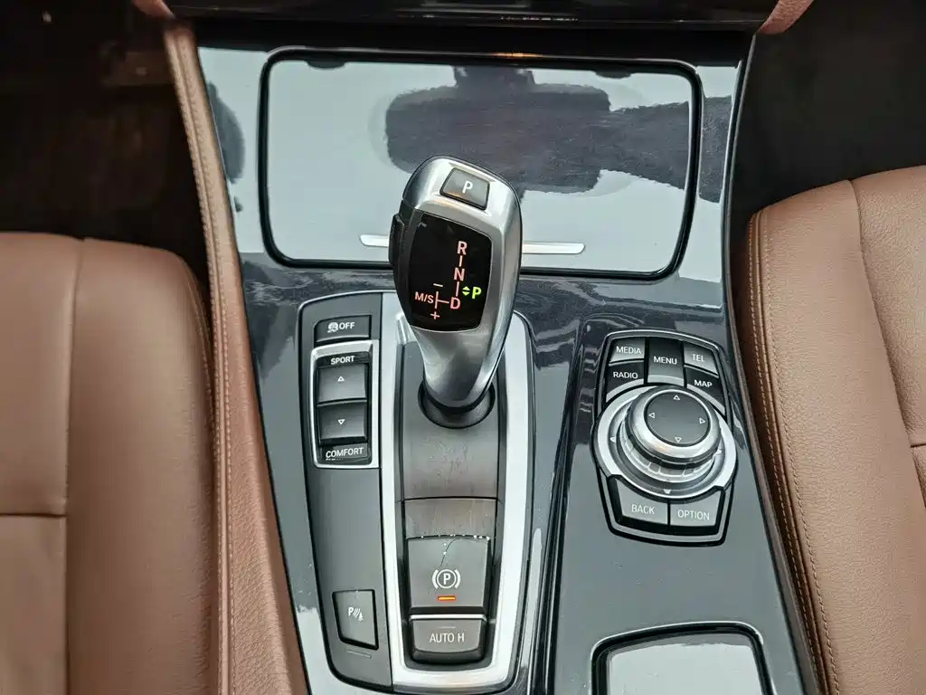 BMW 5 Series — миниатюра 13