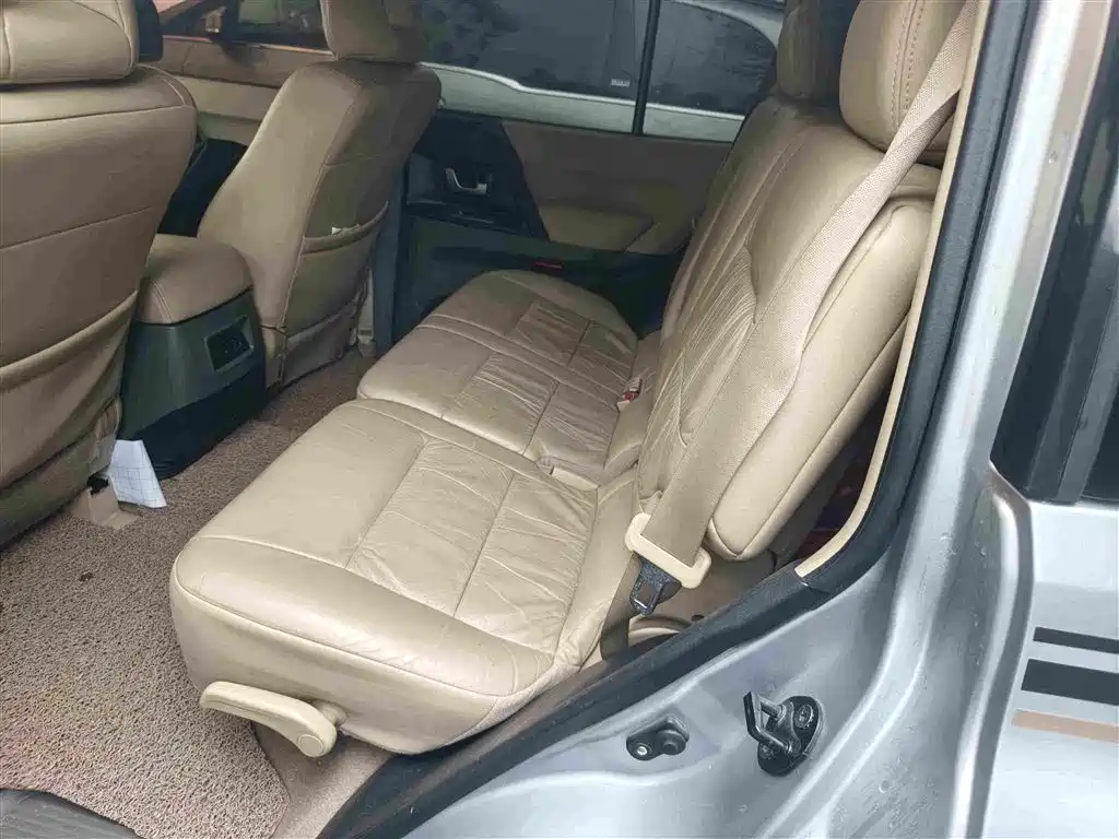 Mitsubishi Pajero — миниатюра 2
