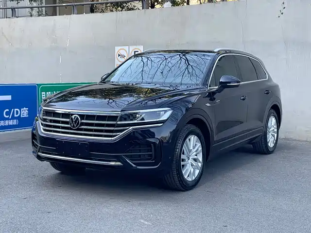 VOLKSWAGEN TOUAREG
