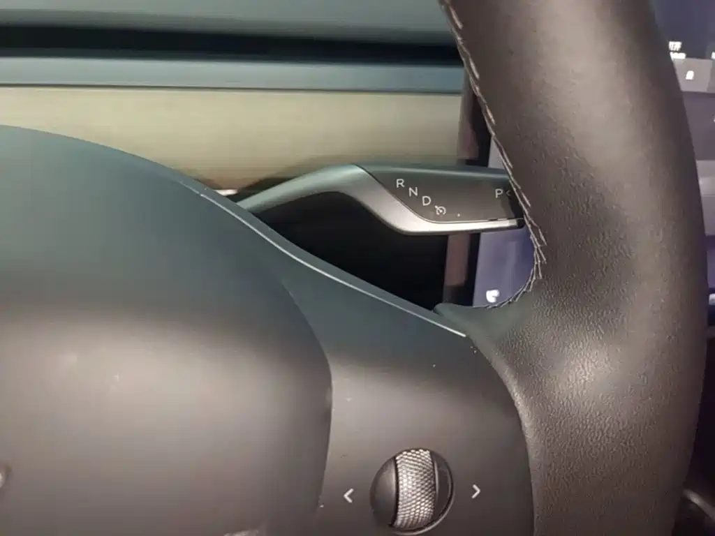 Tesla Model Y — миниатюра 14