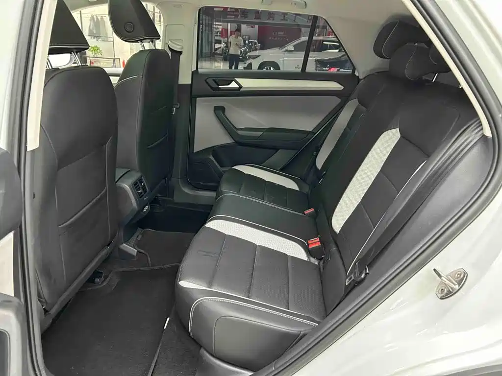 Volkswagen T-Roc — миниатюра 19