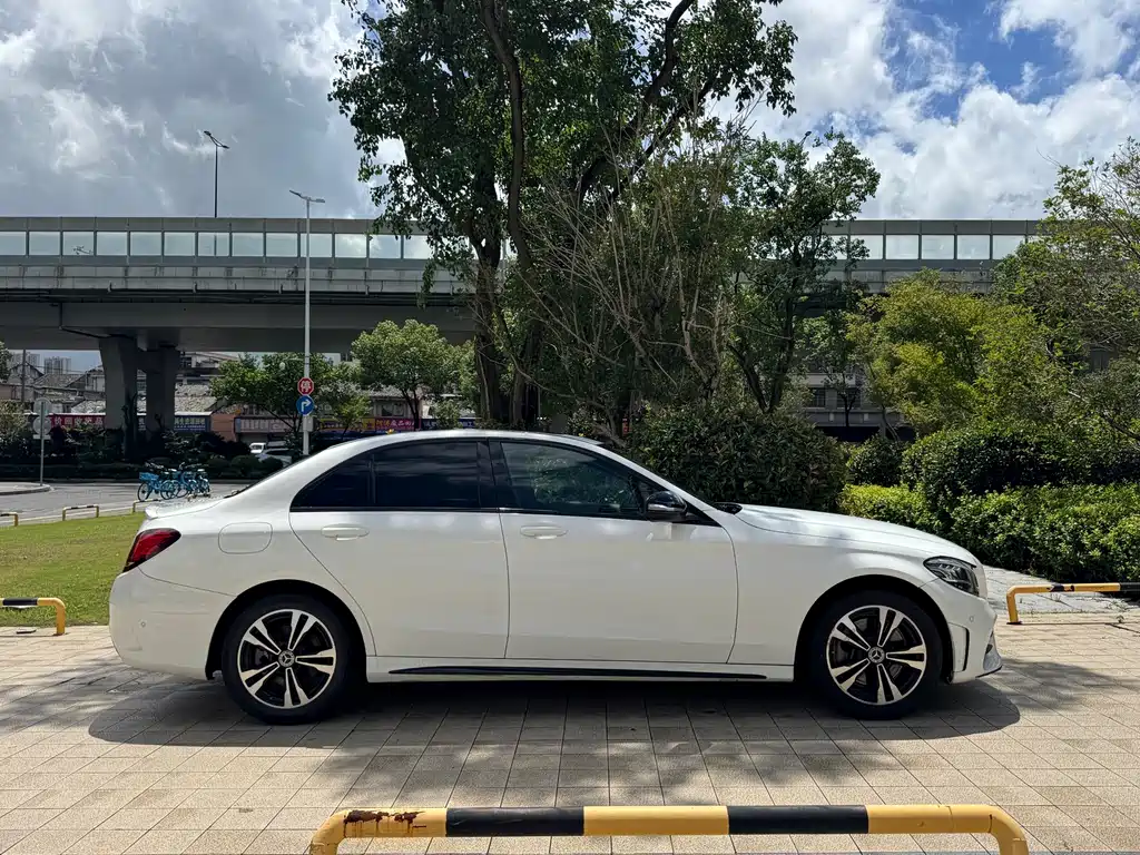 Mercedes-Benz C-Class — миниатюра 3