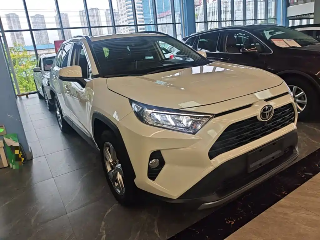 Toyota RAV4 — миниатюра 4