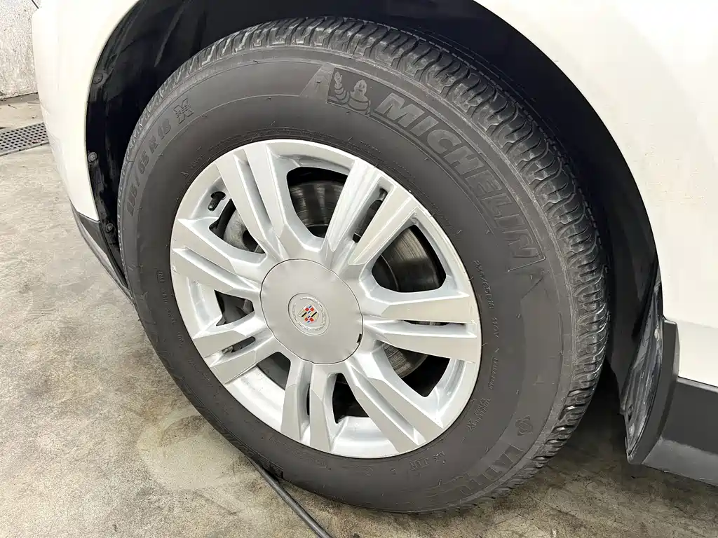 Cadillac SRX — миниатюра 17