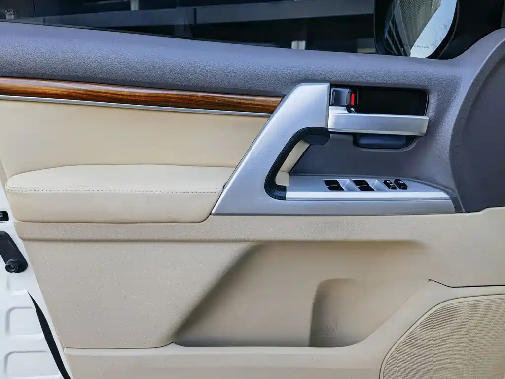 Toyota Land Cruiser 2016 4.6L AT
