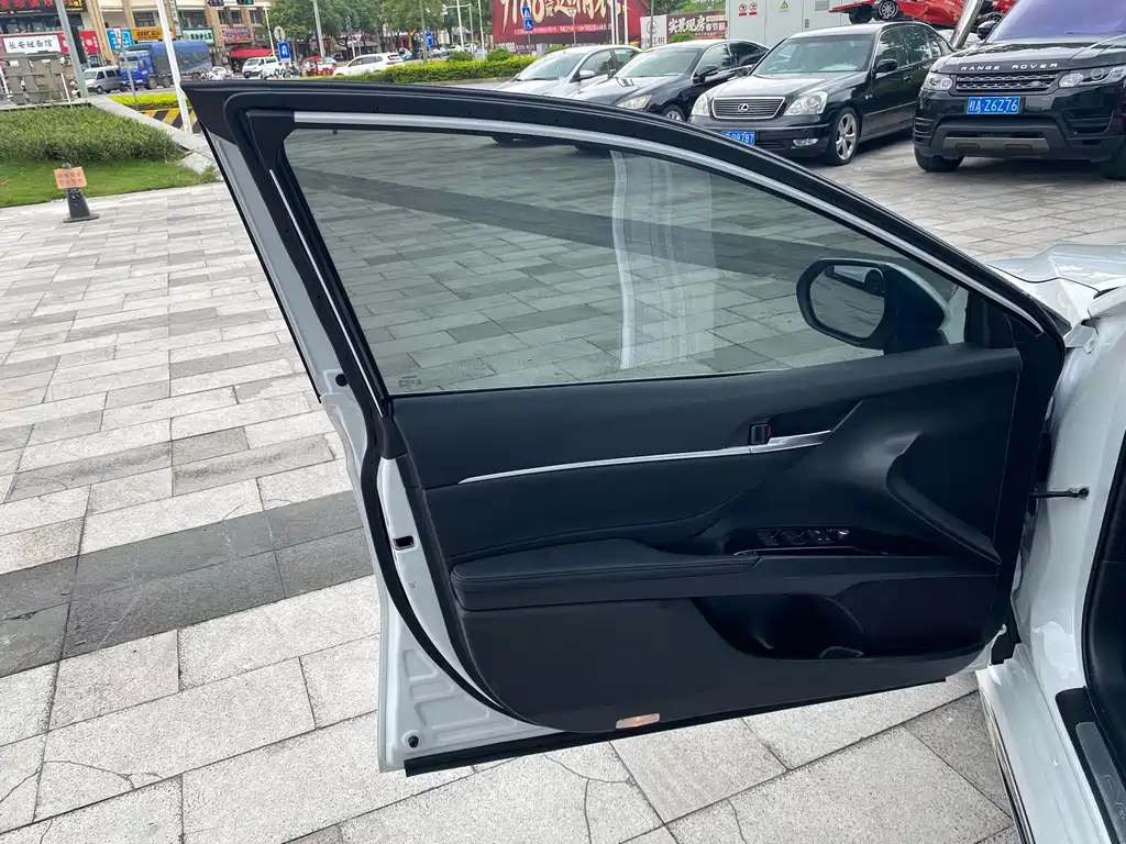 Toyota Camry — миниатюра 13