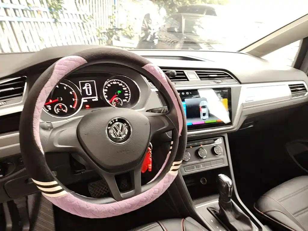 Volkswagen Touran — миниатюра 10