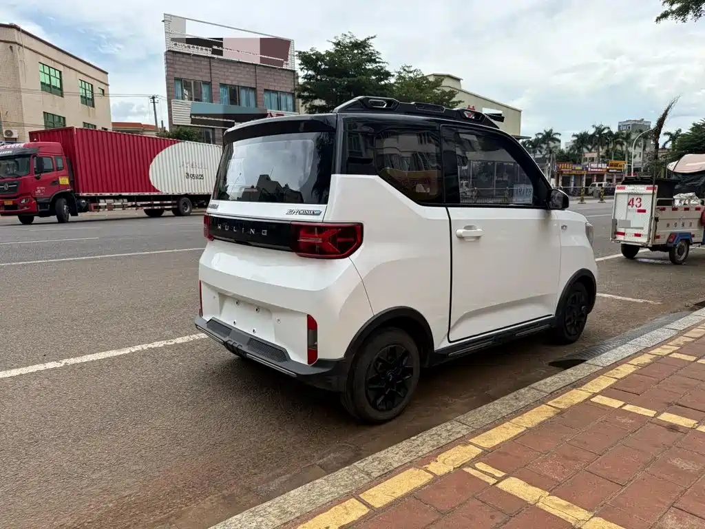 Wuling MINIEV — миниатюра 8