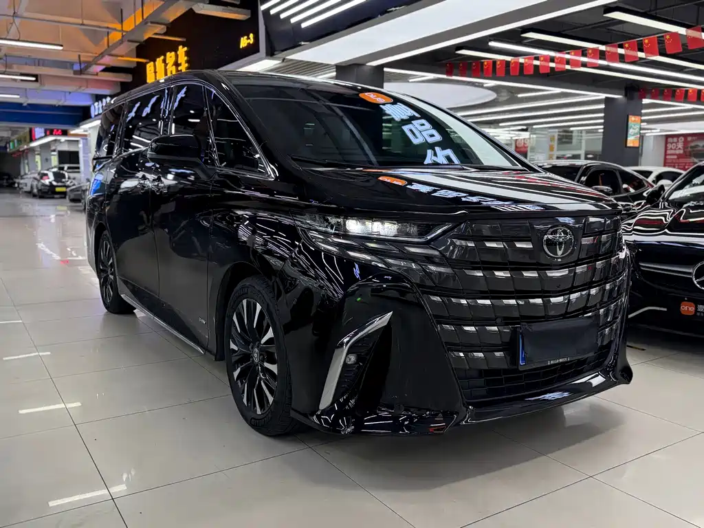 Toyota Alphard — миниатюра 3