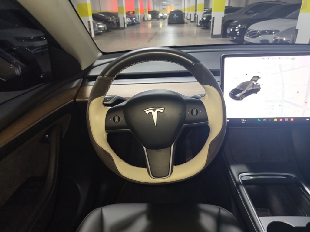 Tesla Model Y — миниатюра 11