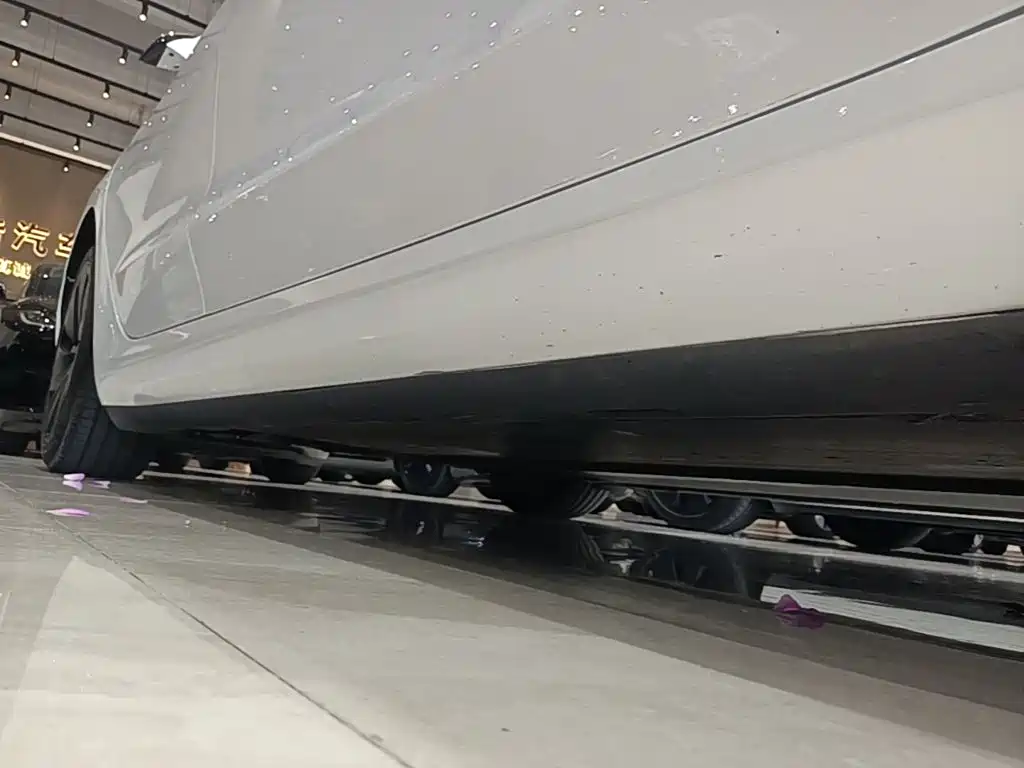 Tesla Model 3 — миниатюра 21