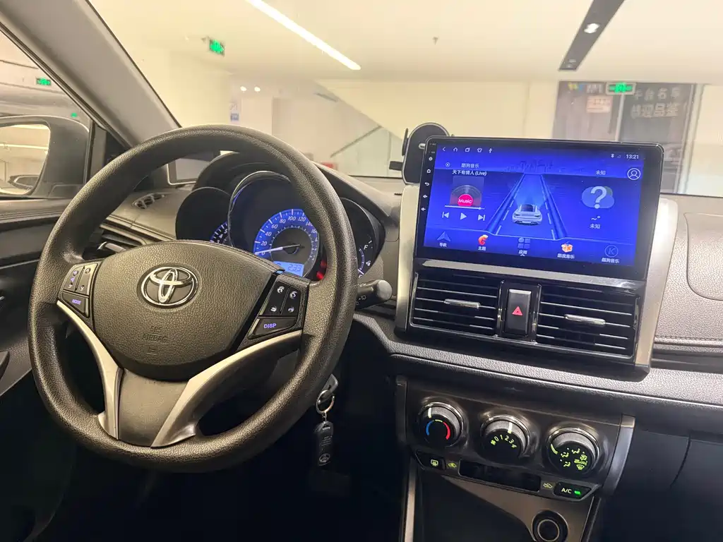 Toyota Yaris L — миниатюра 11