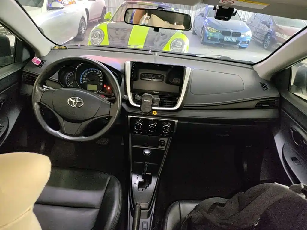 Toyota Yaris L — миниатюра 10