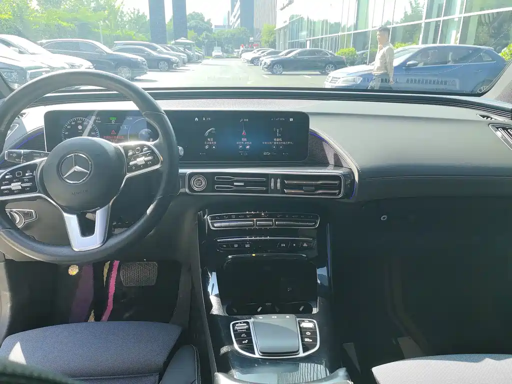Mercedes-Benz EQC — миниатюра 9