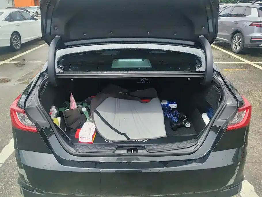 Toyota Camry — миниатюра 4