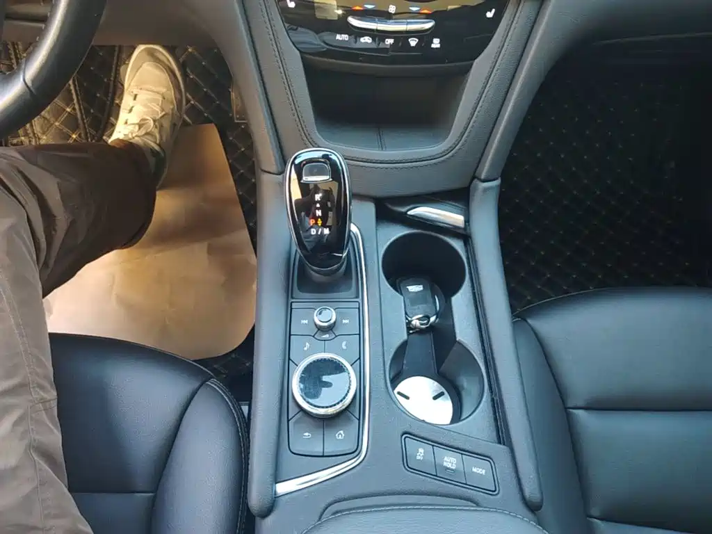 Cadillac XT5 — миниатюра 14