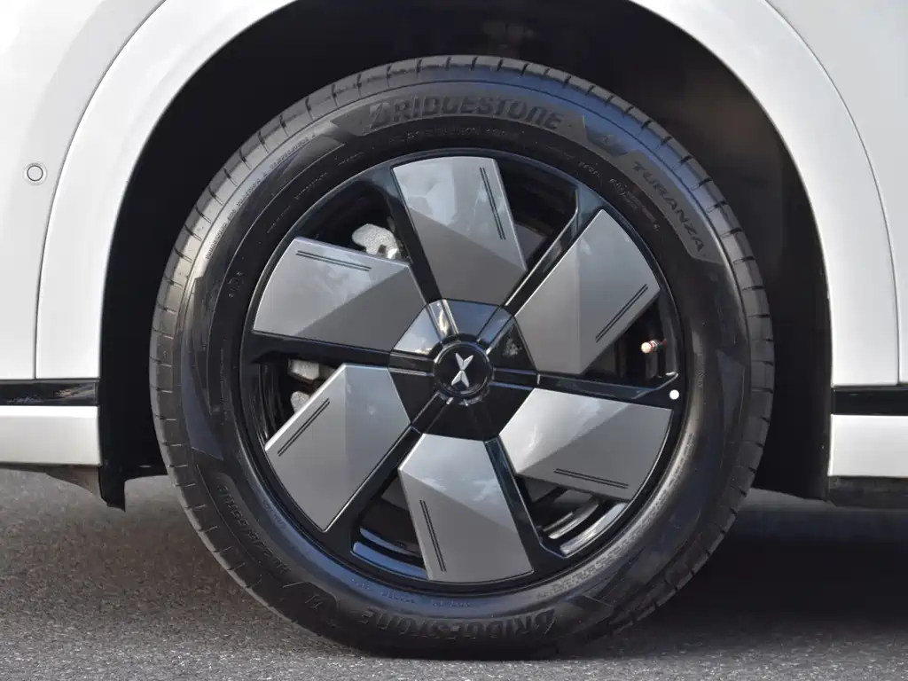 XPeng X9 — миниатюра 7