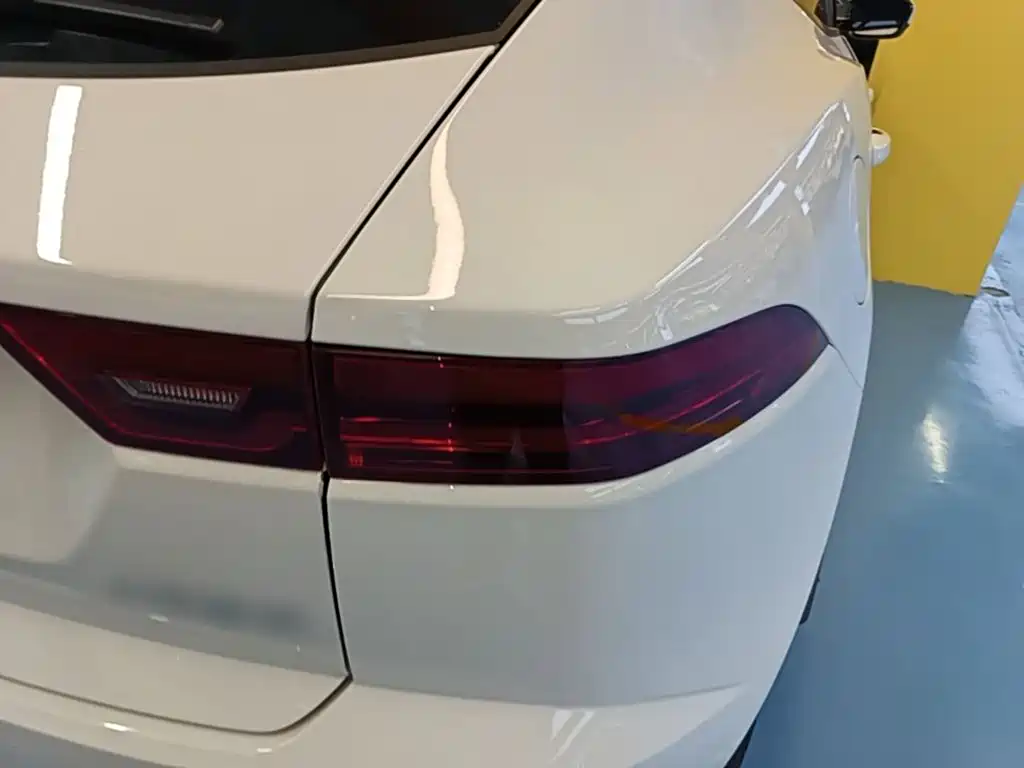 Jaguar E-PACE — миниатюра 8