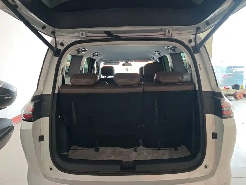 Wuling Xingguang 730 New Energy — миниатюра 19