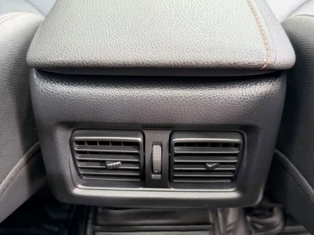 Toyota Camry — миниатюра 12
