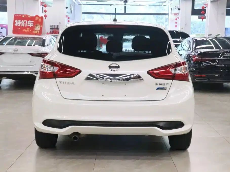 Nissan Tiida — миниатюра 4