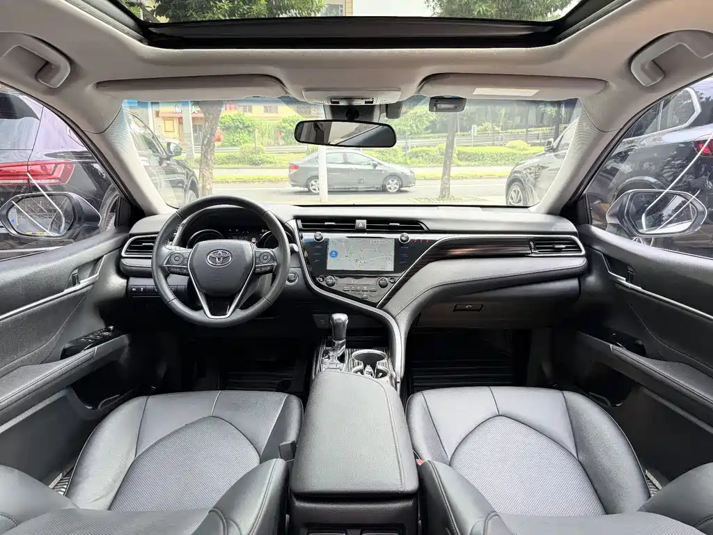 Toyota Camry — миниатюра 8