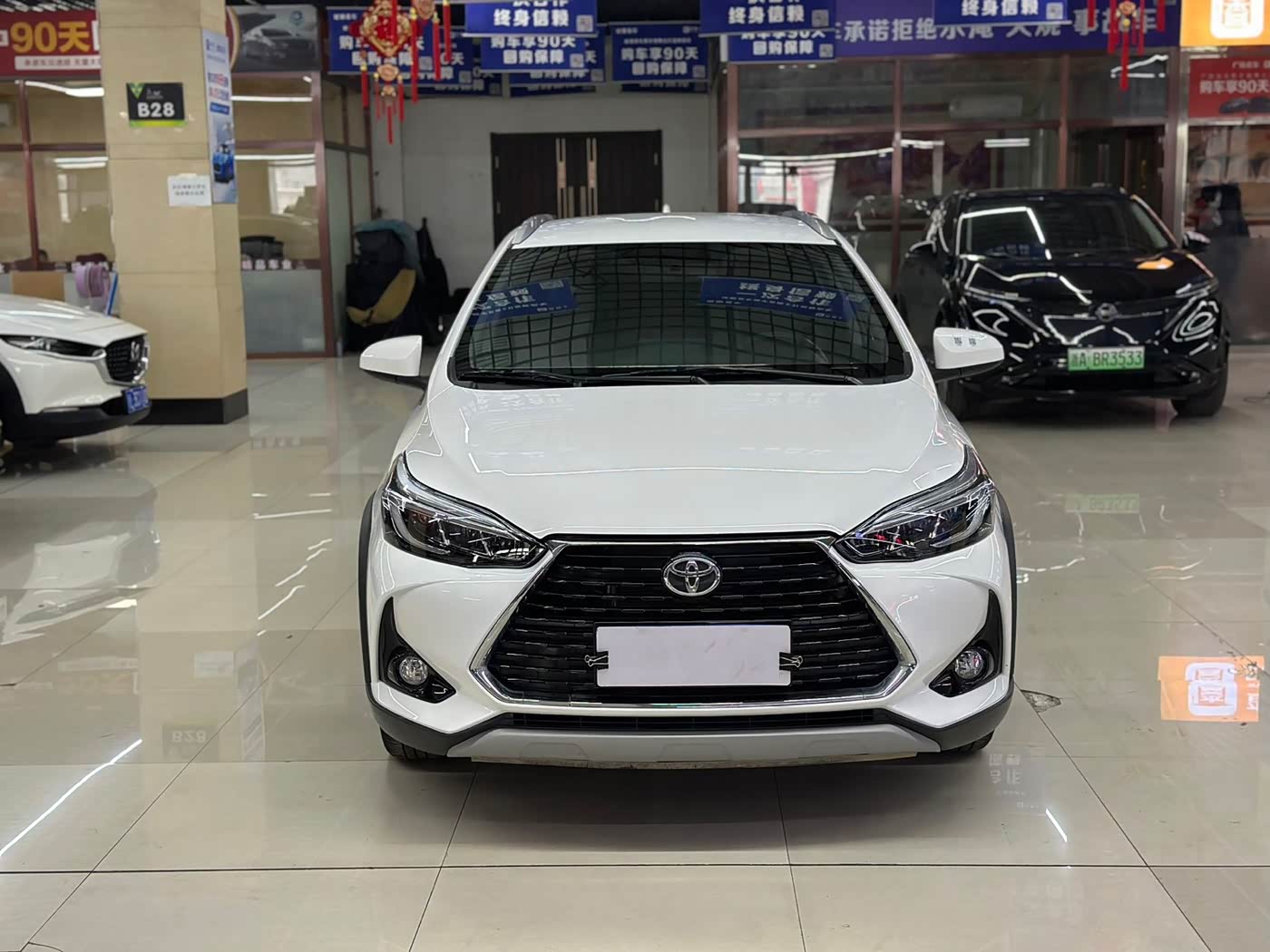Toyota YARiS L Zhi Xuan 1.5 л 2022 г. Белый, пробег 13000 км