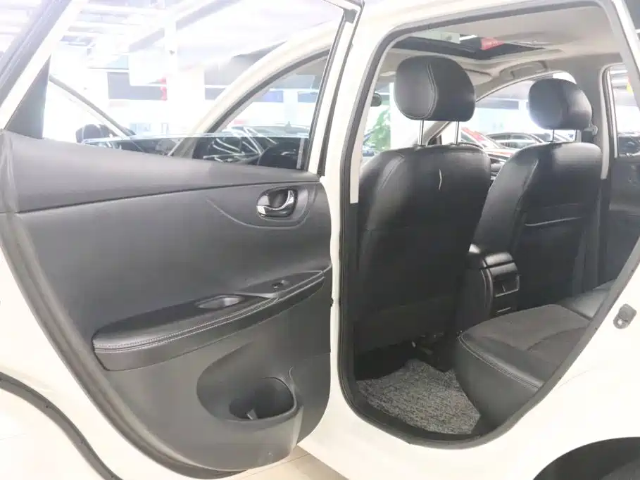 Nissan Tiida — миниатюра 13