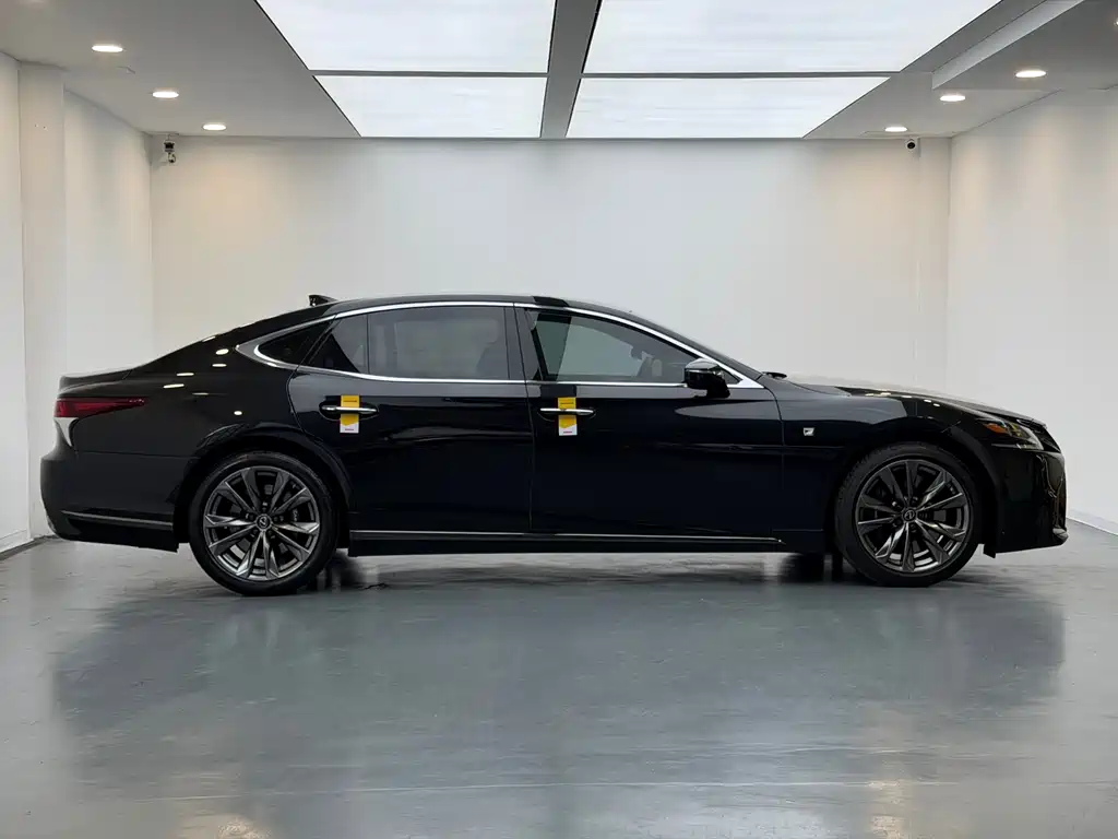 Lexus LS 2018 500h F SPORT V