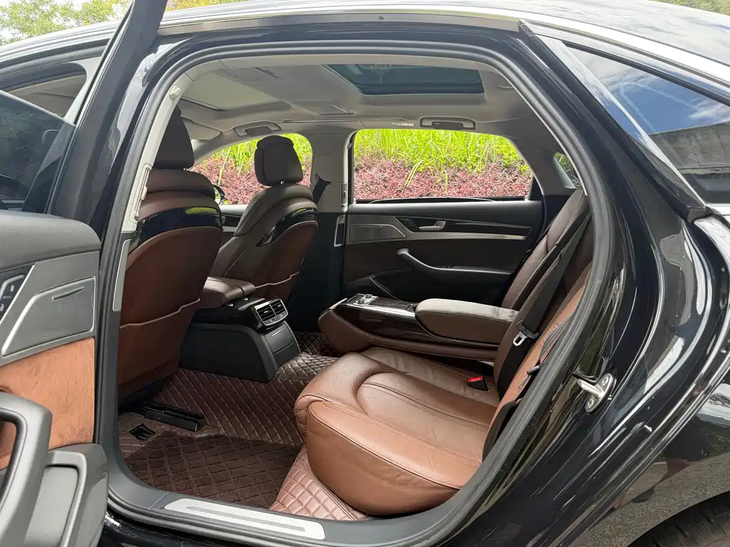 Audi A8 — миниатюра 5