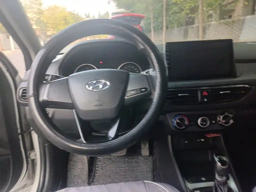 Hyundai Elantra — миниатюра 11
